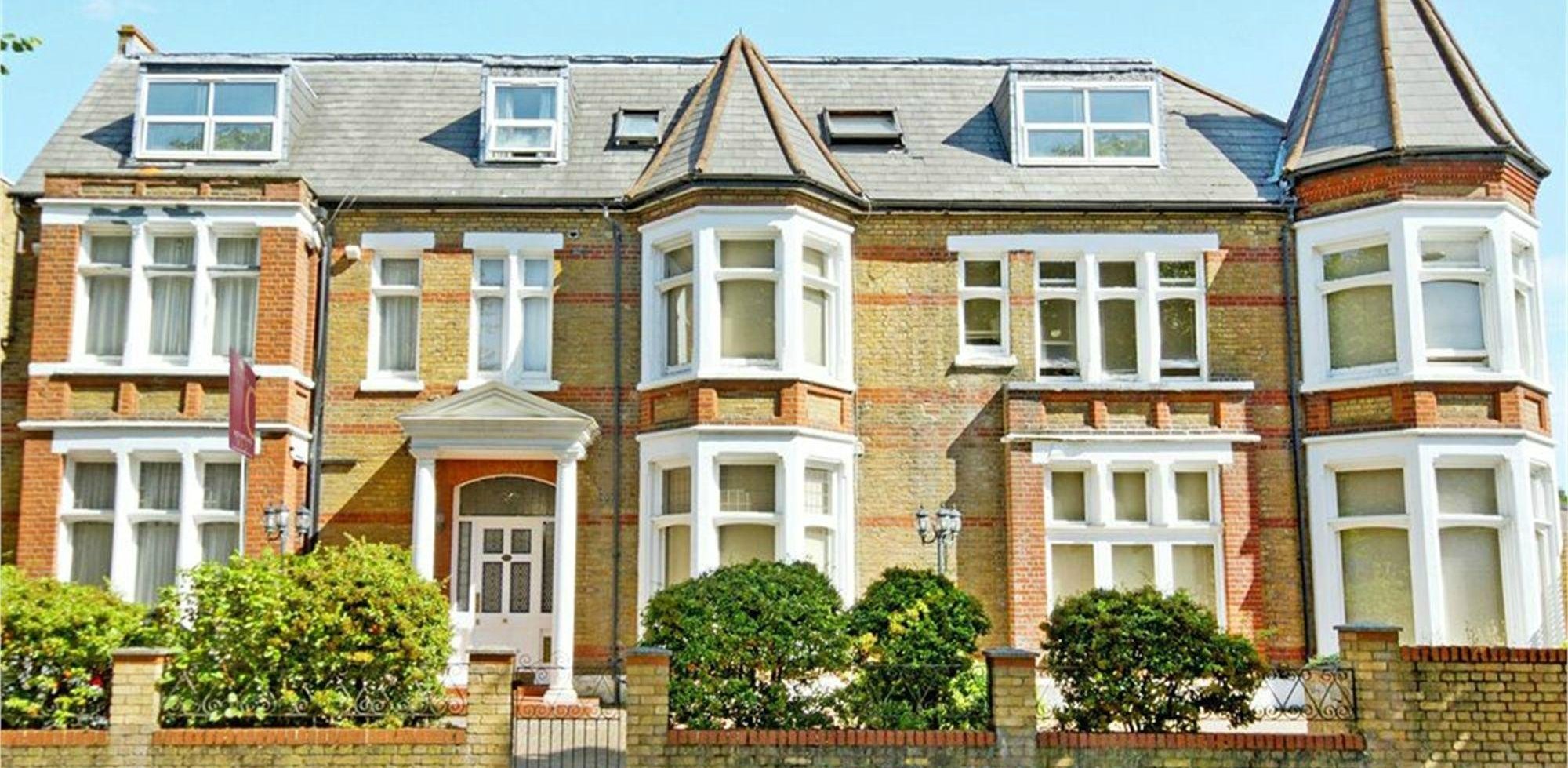 Flat To Rent in Hamilton Road, Ealing