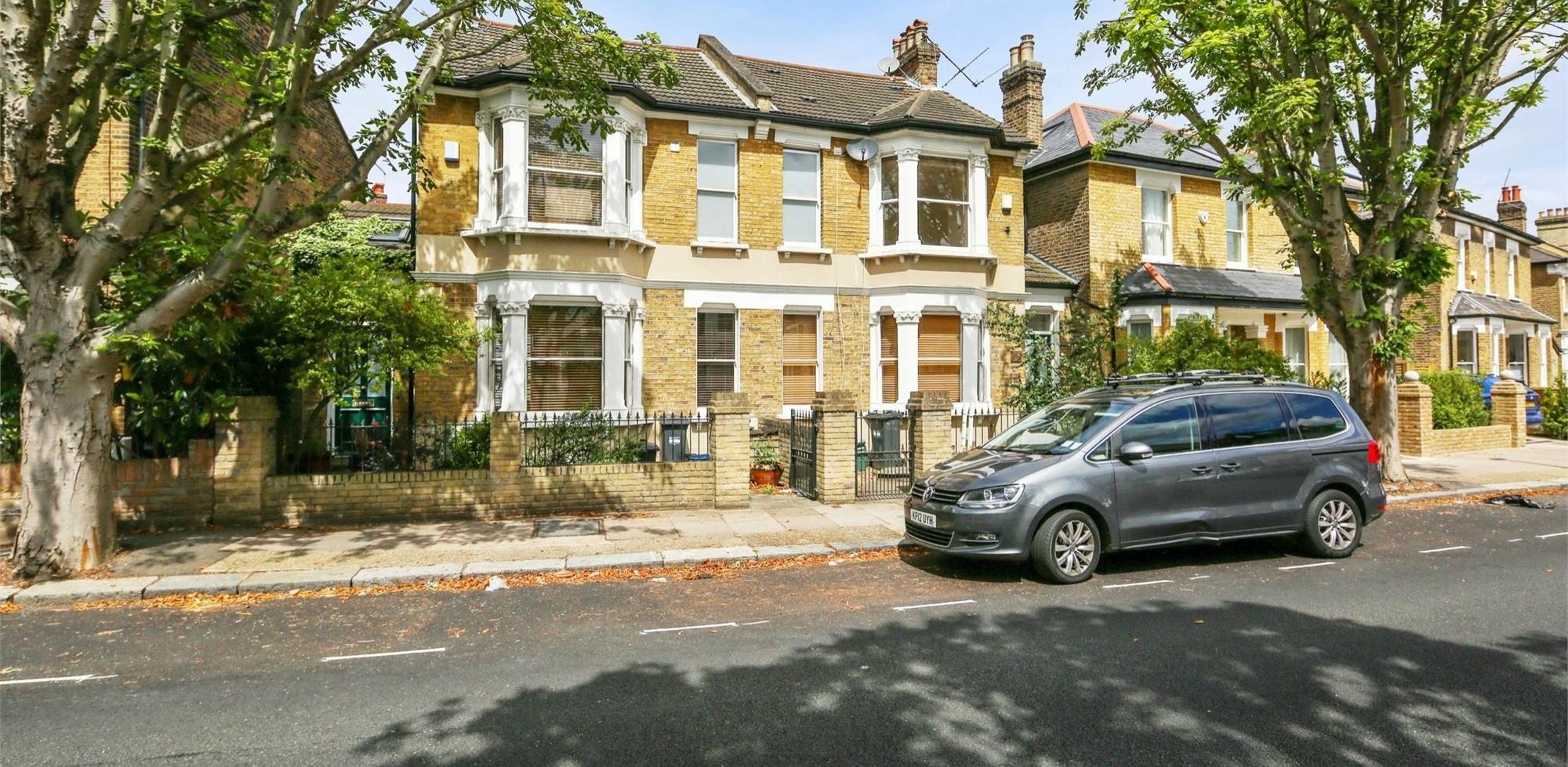 House To Rent in Heathfield Gardens, Chiswick