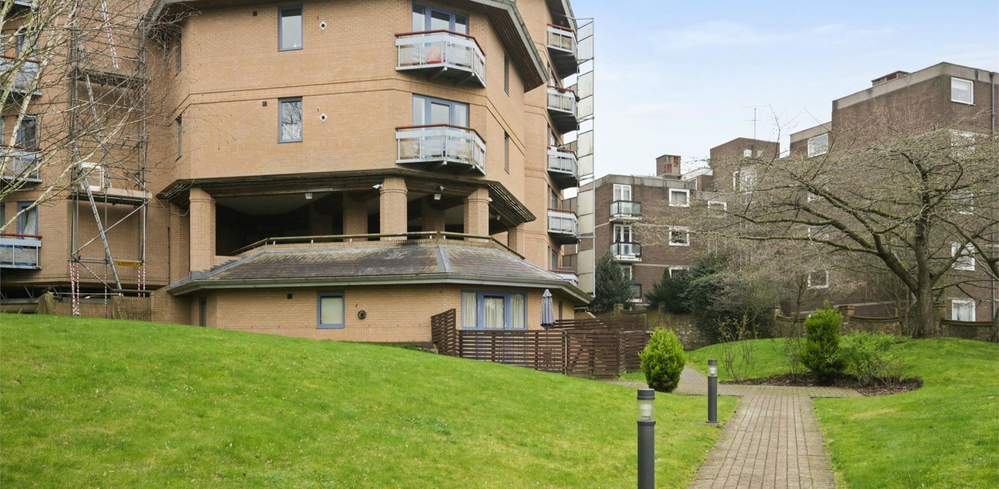 Flat To Rent in Hillcrest Heights, Hillcrest Road, Ealing