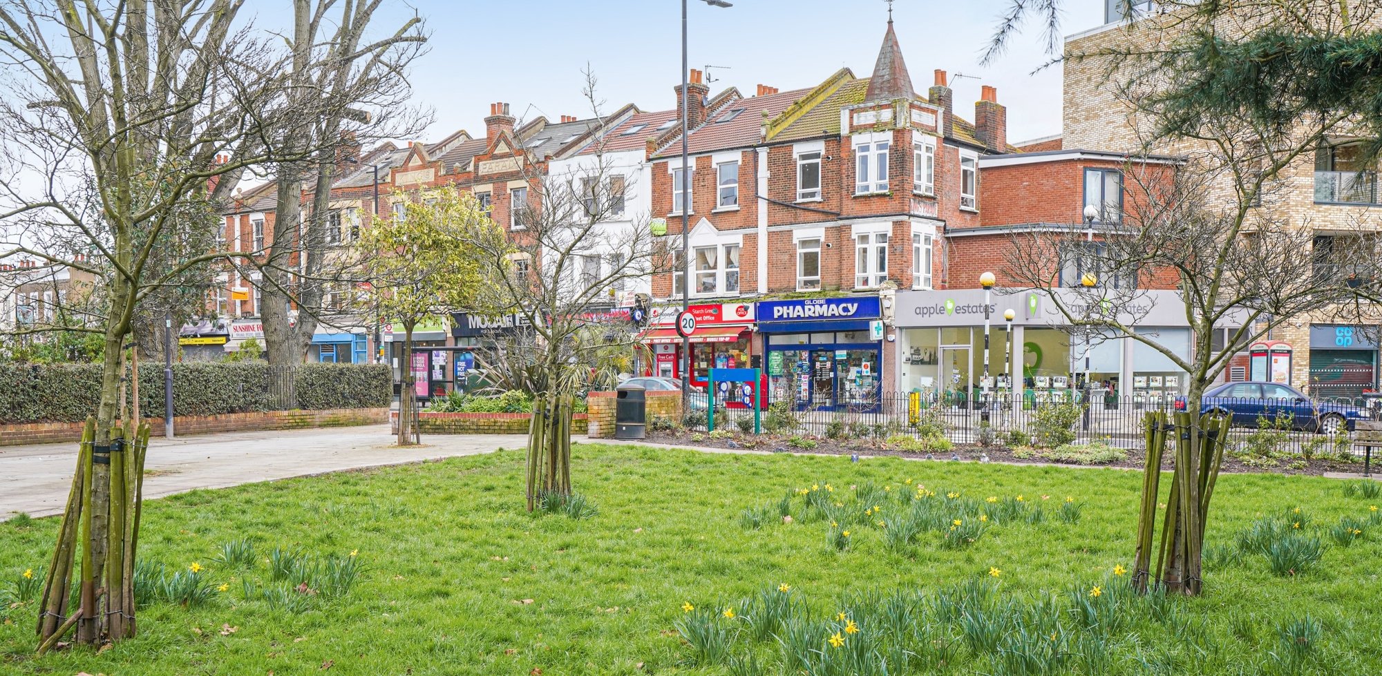 Flat To Rent in Kelmscott Gardens, Shepherds Bush, W12