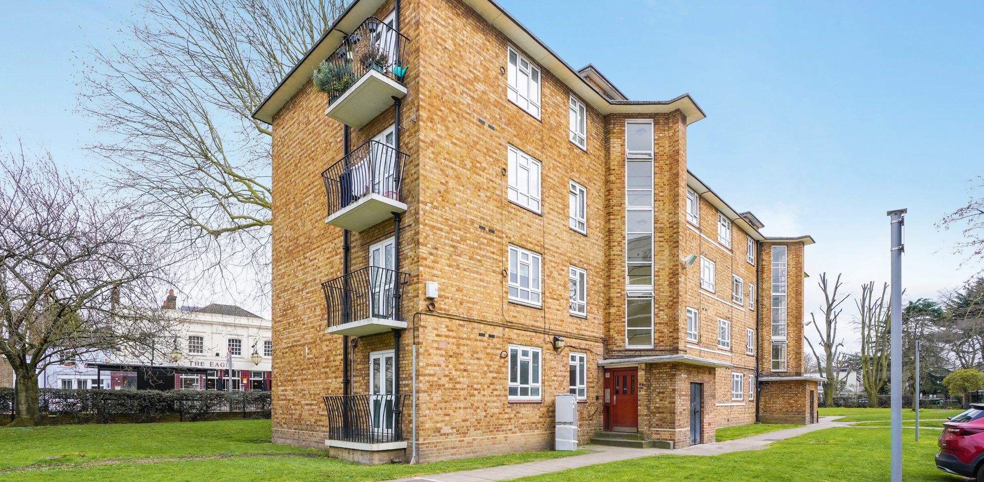 Flat To Rent in Kelmscott Gardens, Shepherds Bush, W12