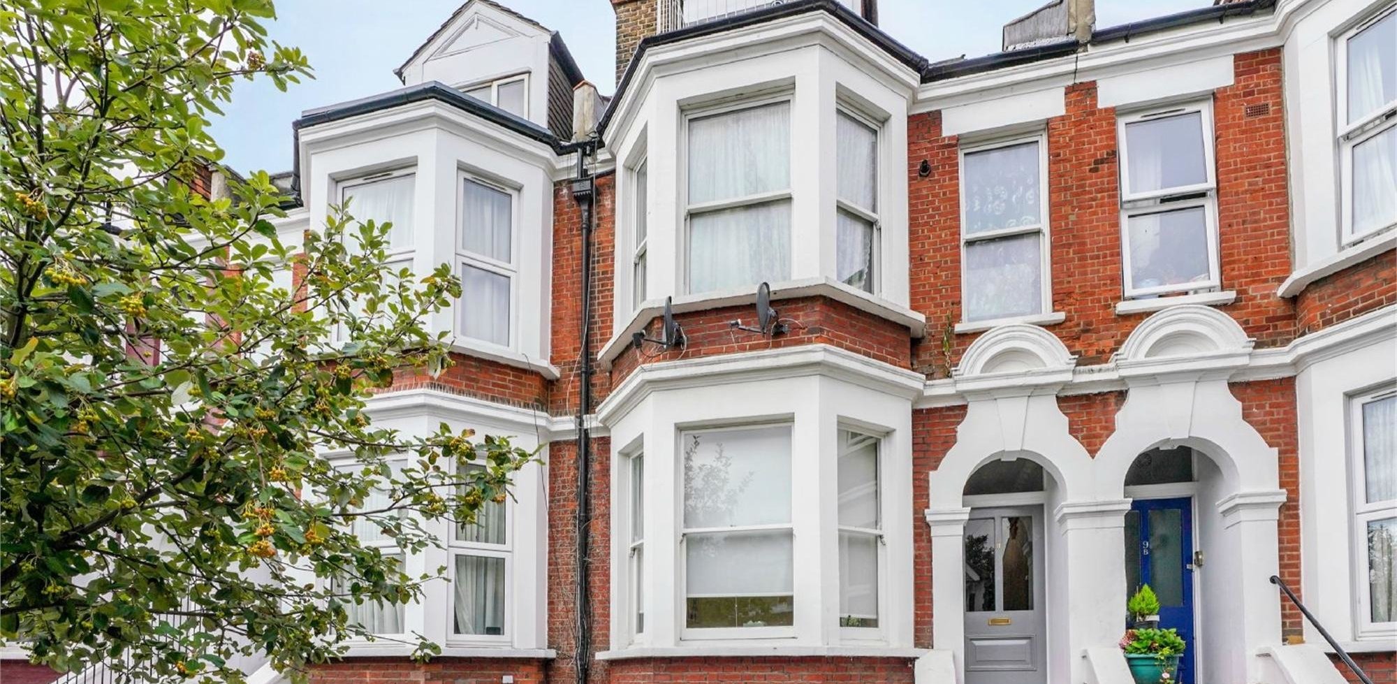 Flat To Rent in Larden Road, Acton