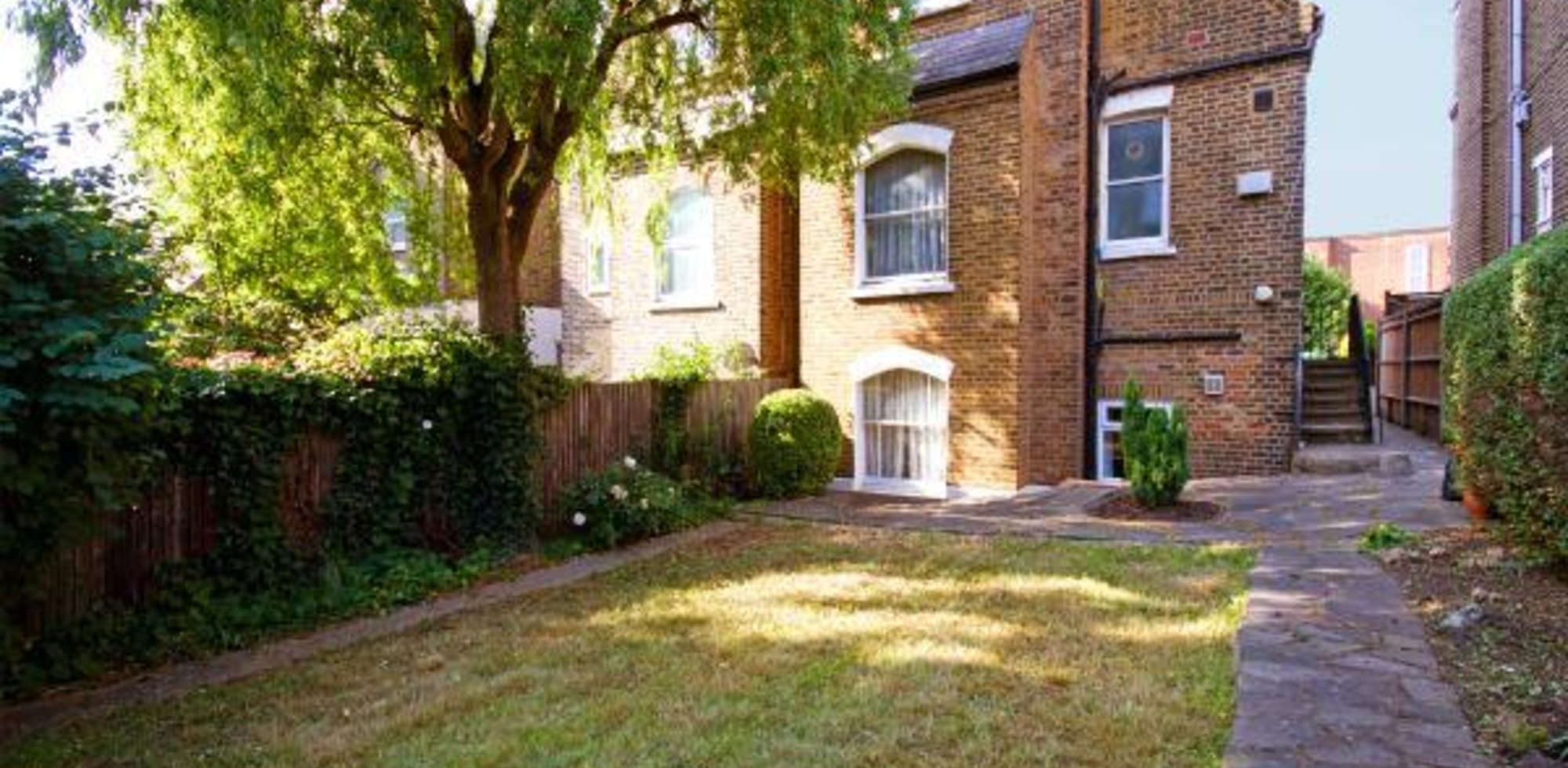 Flat To Rent in Leamington Park, Acton