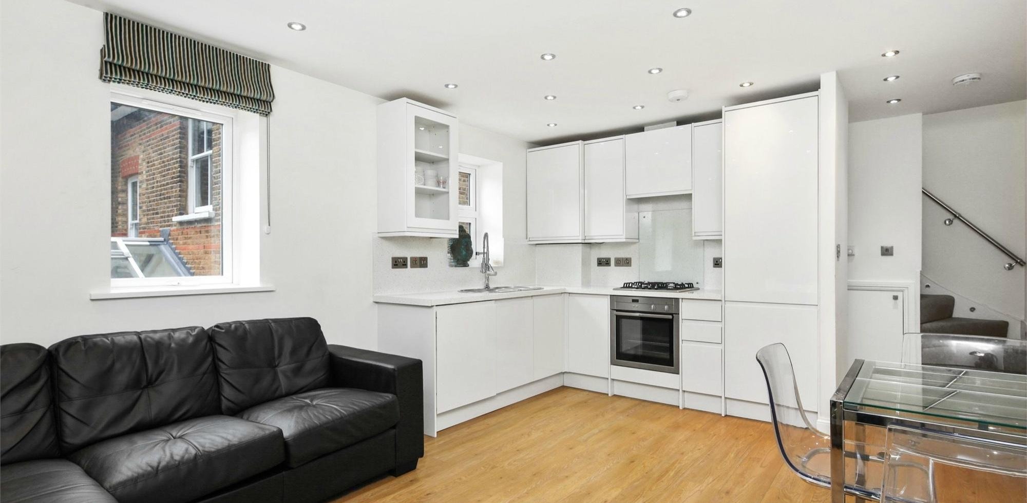 Flat To Rent in Longfield Road, Ealing
