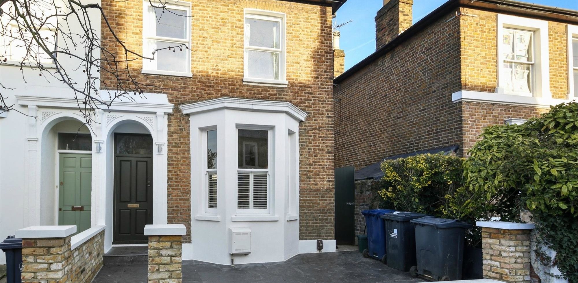 House To Rent in Mill Hill Road, Acton
