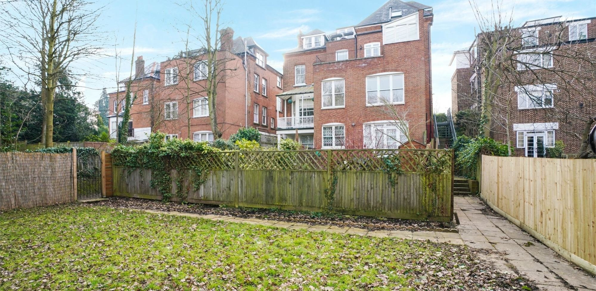 Flat To Rent in Mount Avenue, Ealing