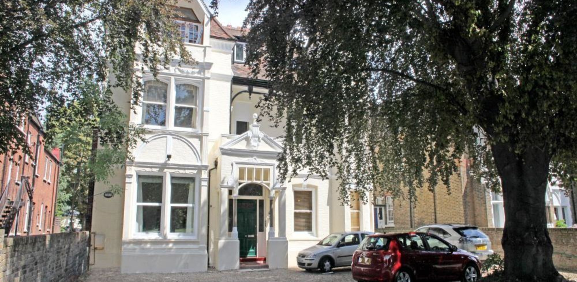 Flat To Rent in North Common Road, Ealing