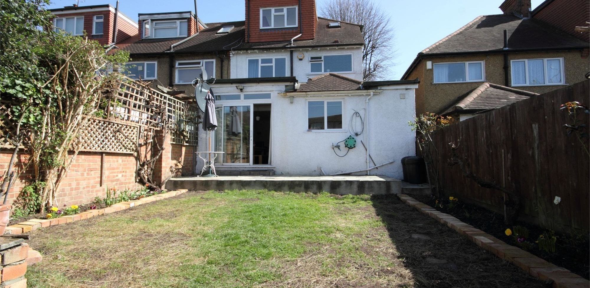 House To Rent in Park Drive, Acton, W3
