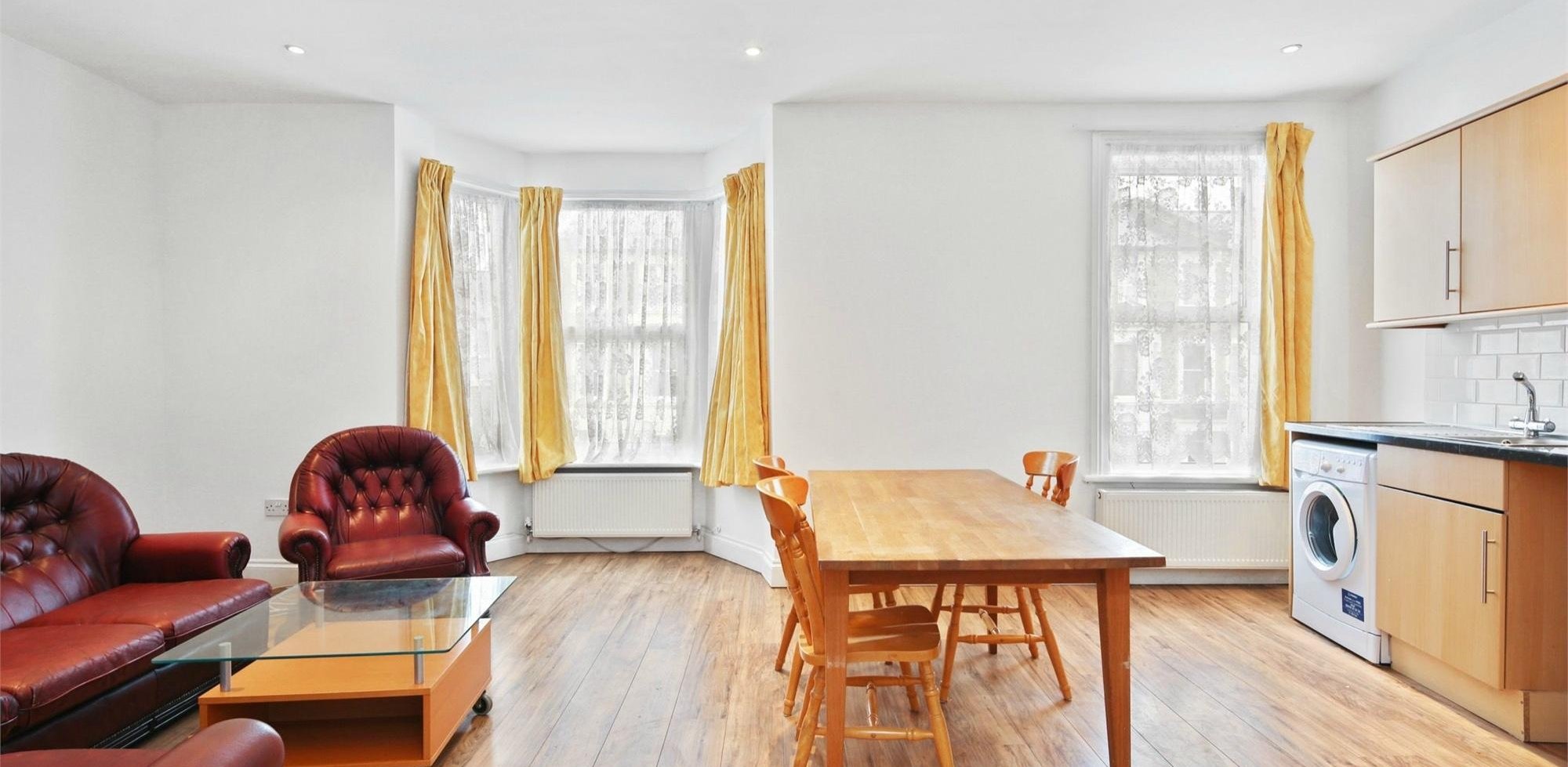 Flat To Rent in Percy Road, Shepherds Bush