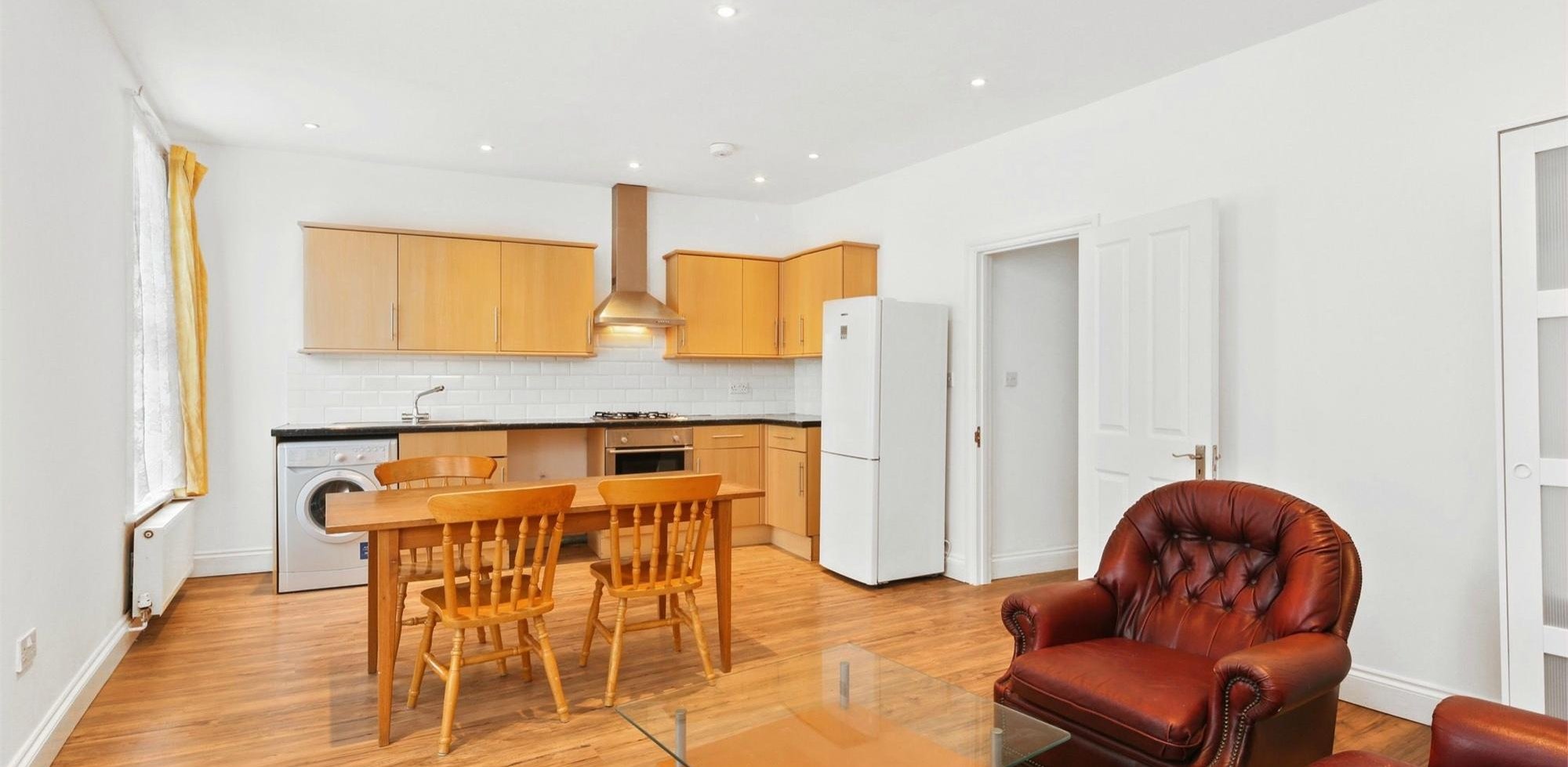 Flat To Rent in Percy Road, Shepherds Bush