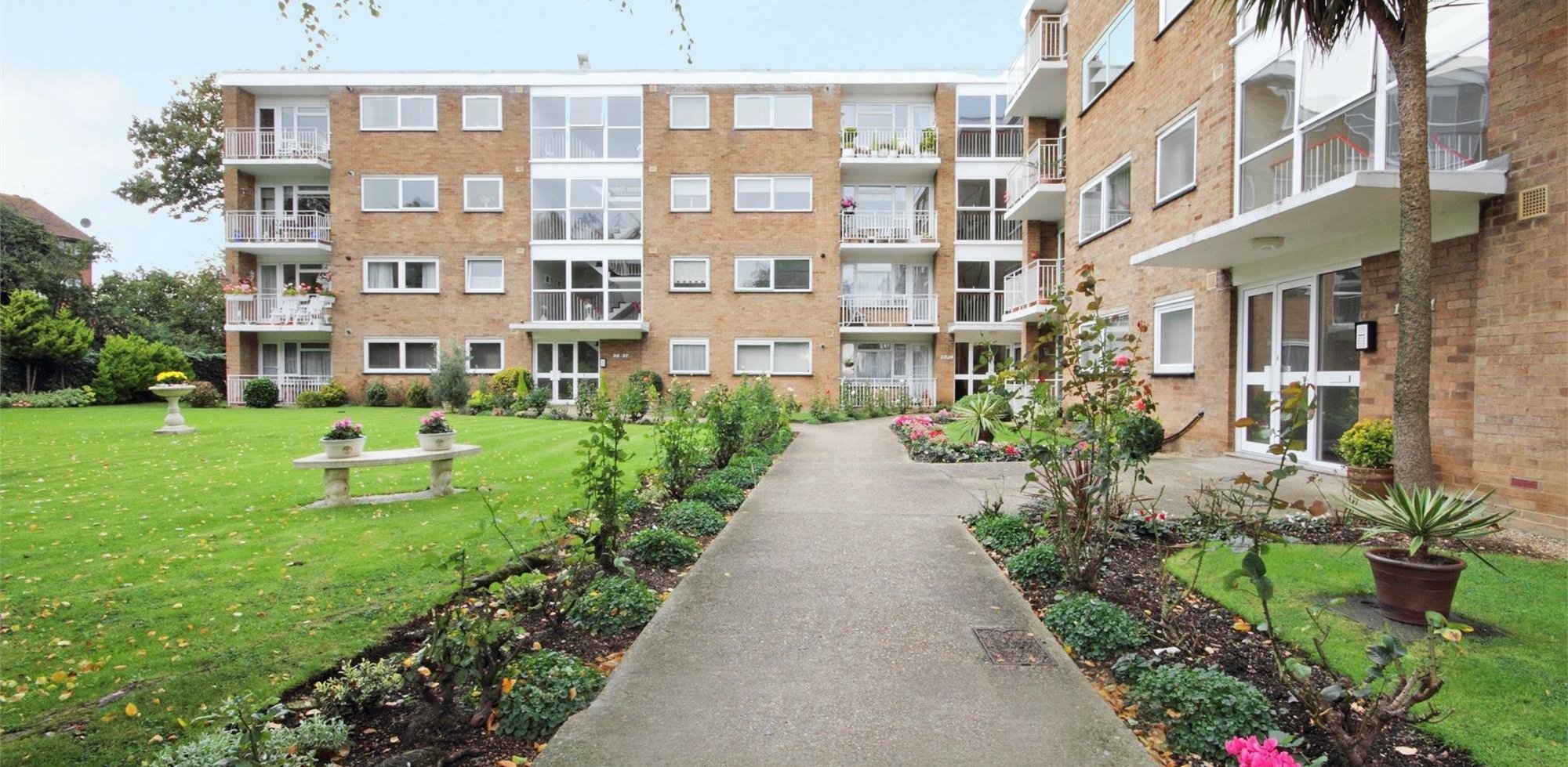 Flat To Rent in Perivale Grange, Perivale Lane, Ealing