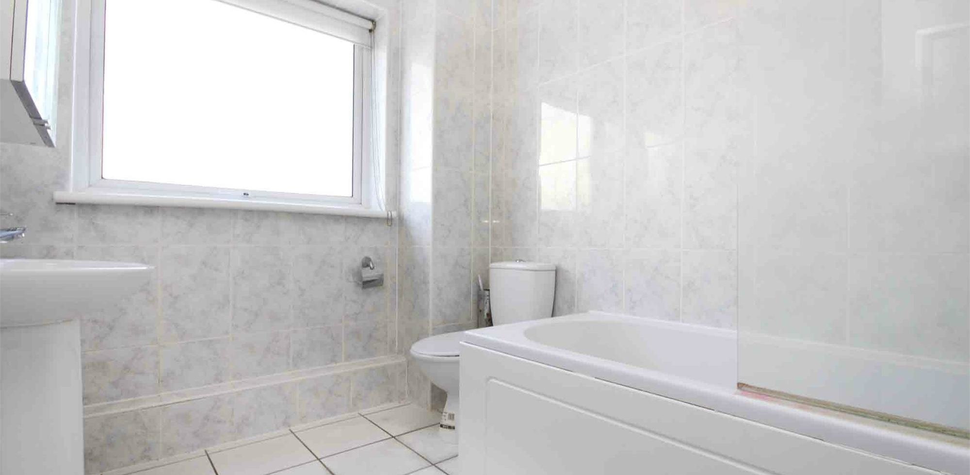 Flat To Rent in Perivale Grange, Perivale Lane, Ealing