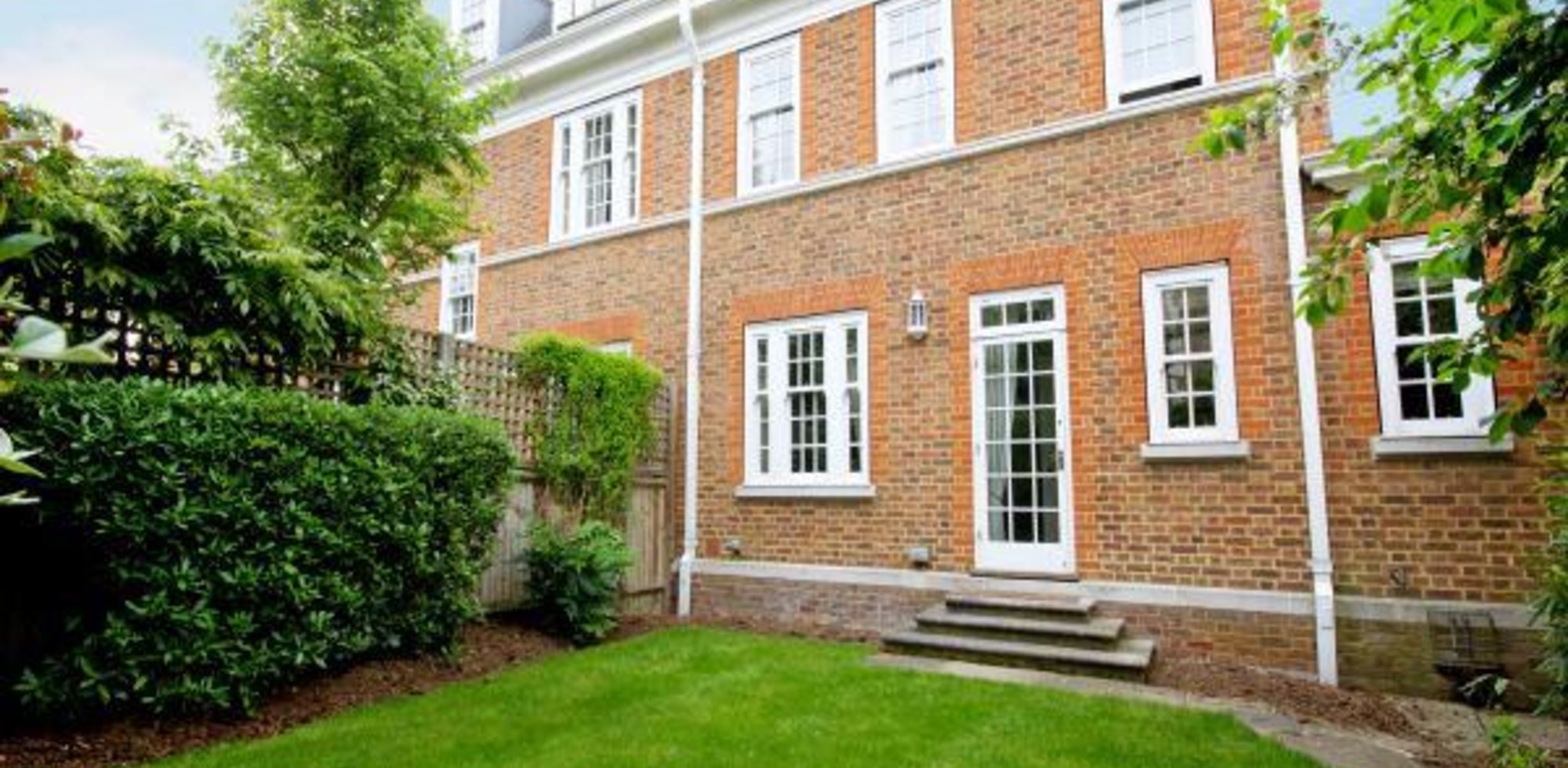 House To Rent in Redcliffe Gardens, Grove Park Road, Chiswick, W4