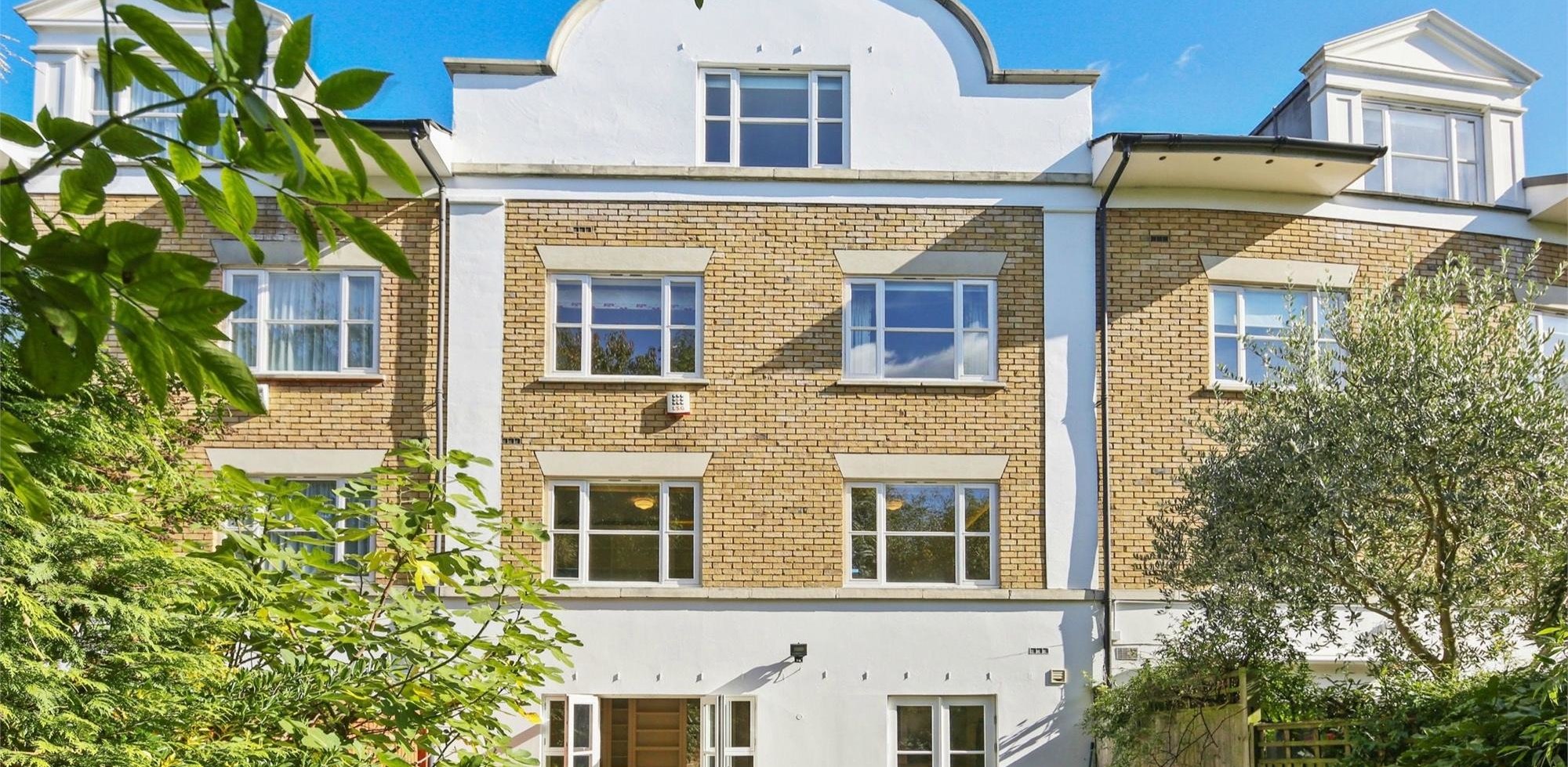 House To Rent in Thames Crescent, Chiswick
