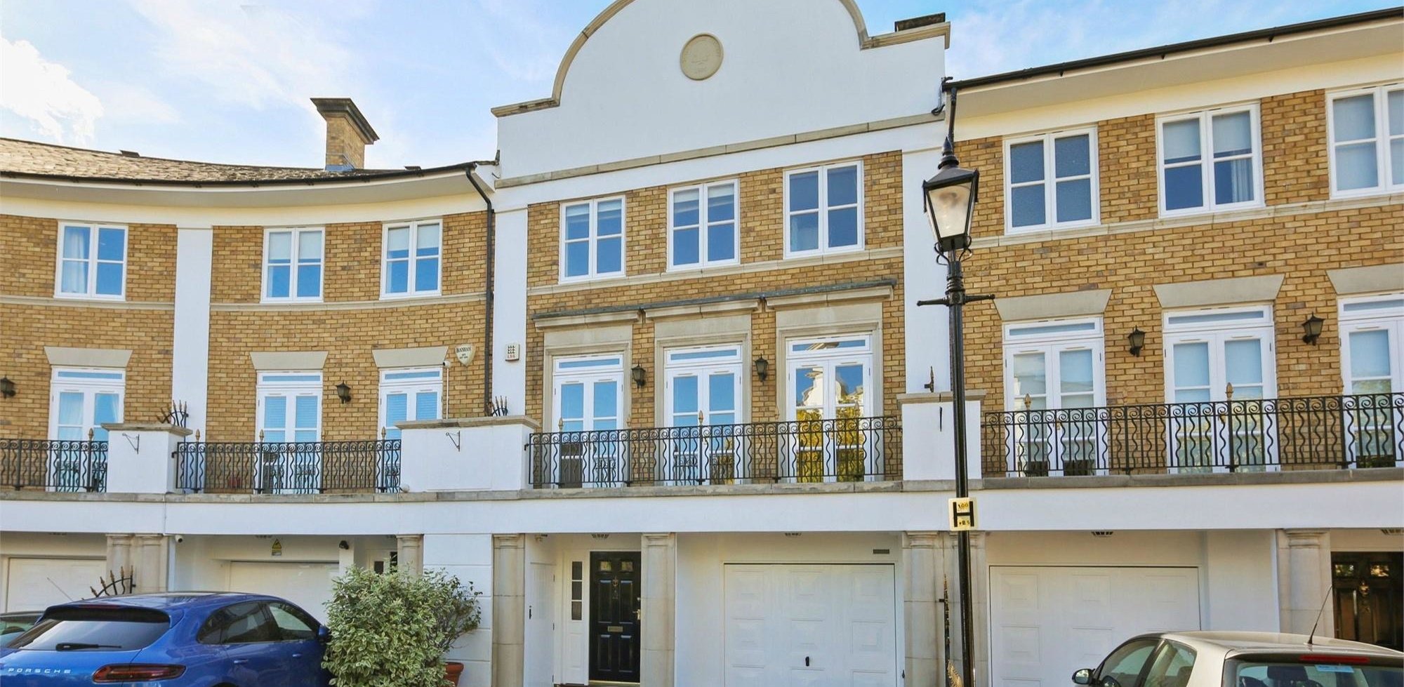 House To Rent in Thames Crescent, Chiswick