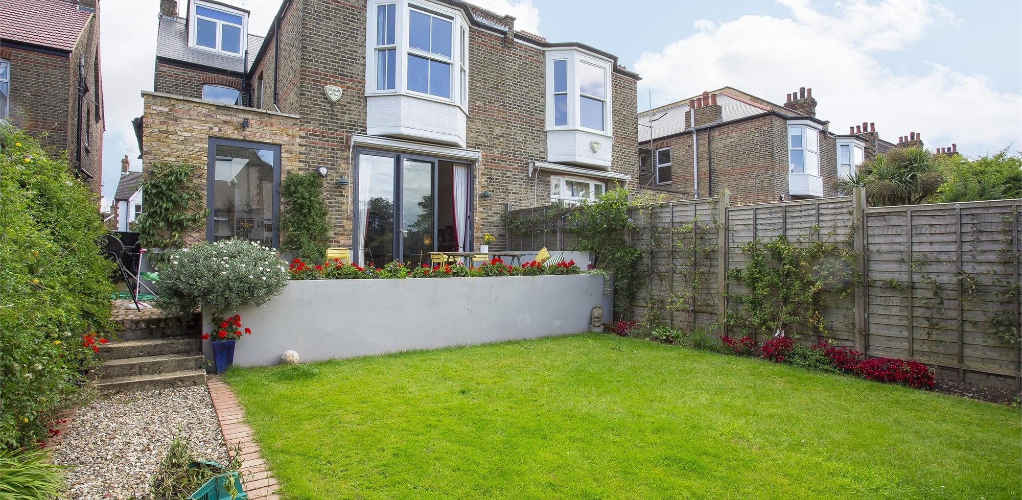 House To Rent in Twyford Avenue, Acton