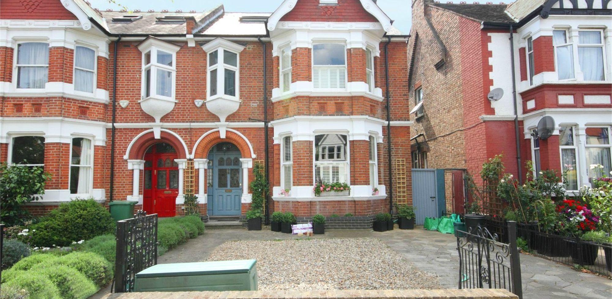 House To Rent in Twyford Avenue, Acton, W3
