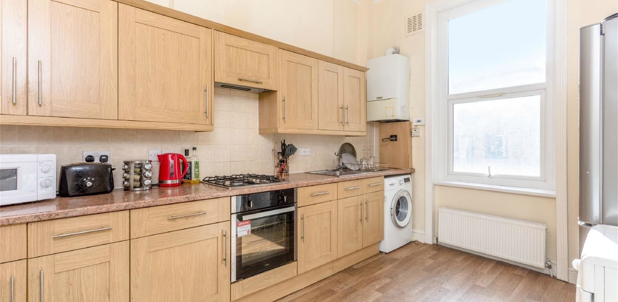 Flat To Rent in Uxbridge Road, London