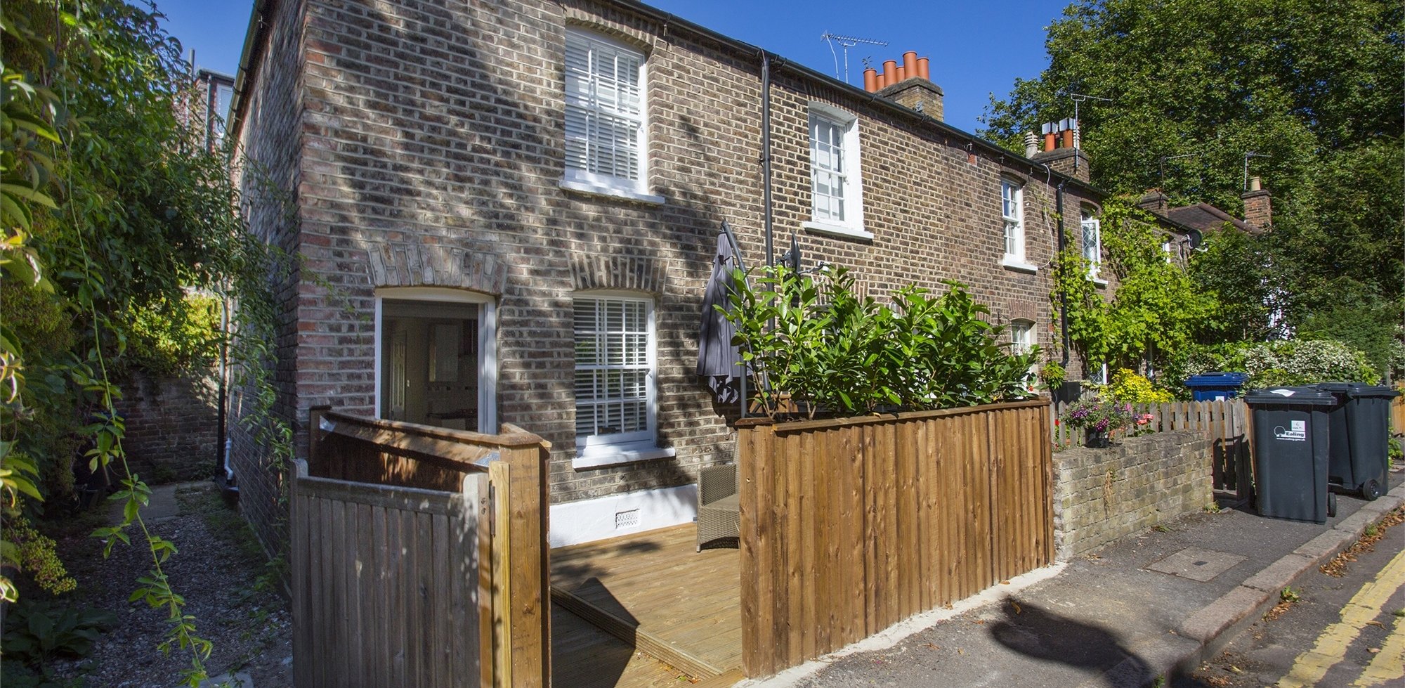 House To Rent in Vine Place, London, W5