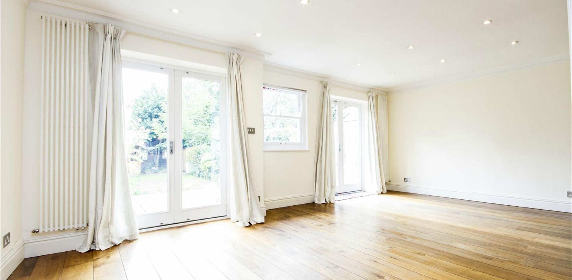 House To Rent in Wellesley Road, Chiswick