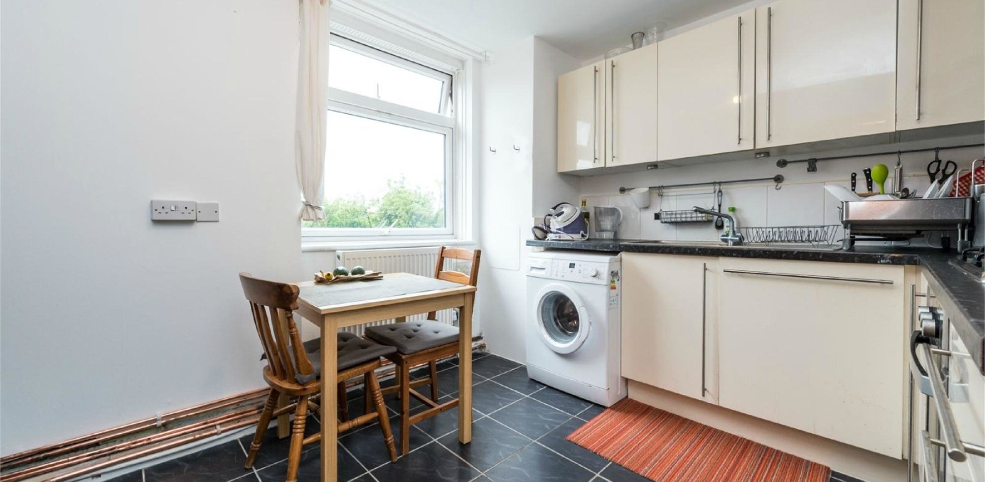 Flat To Rent in Woodford Court, Shepherds Bush Green, Shepherds Bush