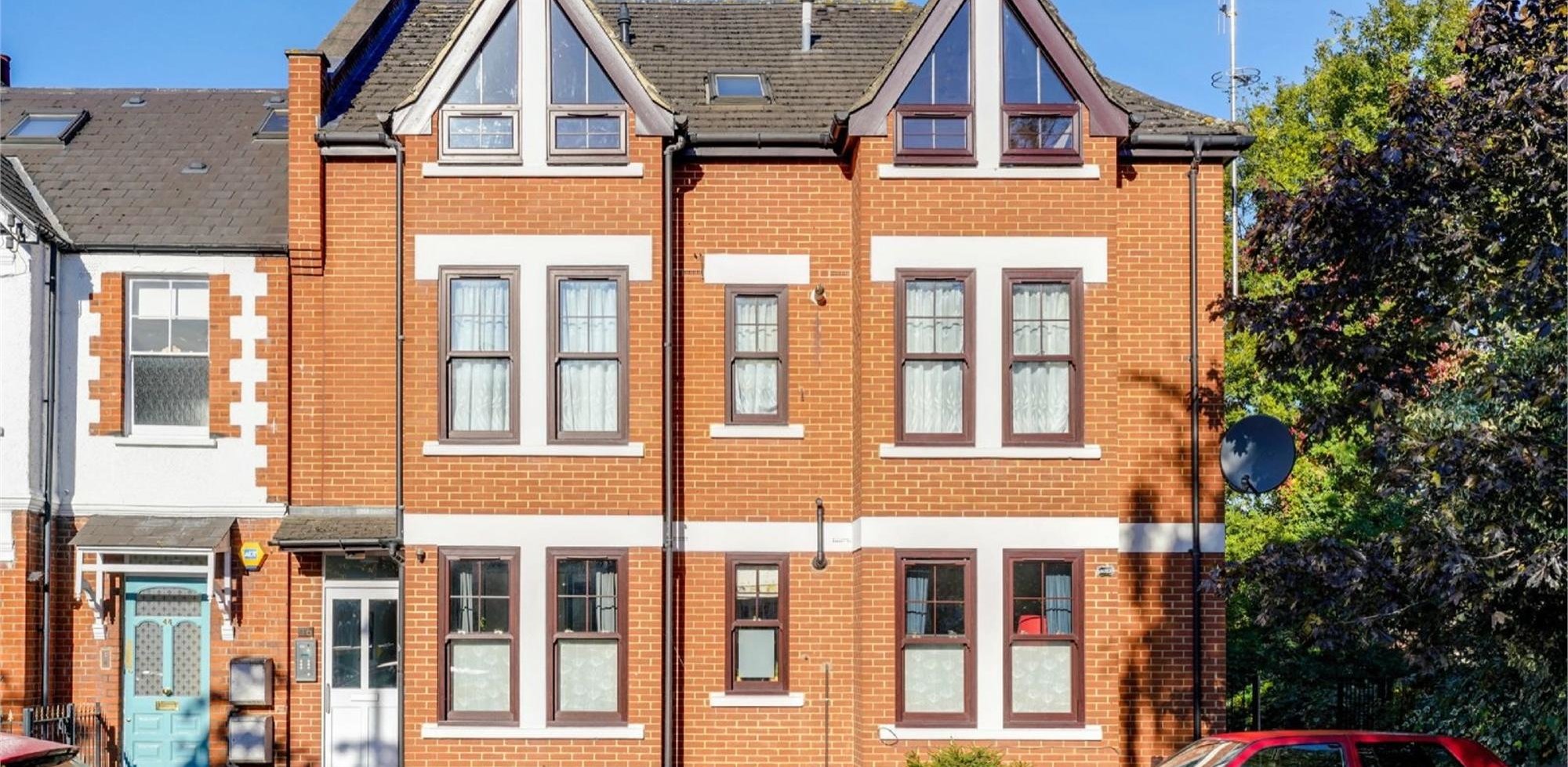 Flat To Rent in York Road, Acton